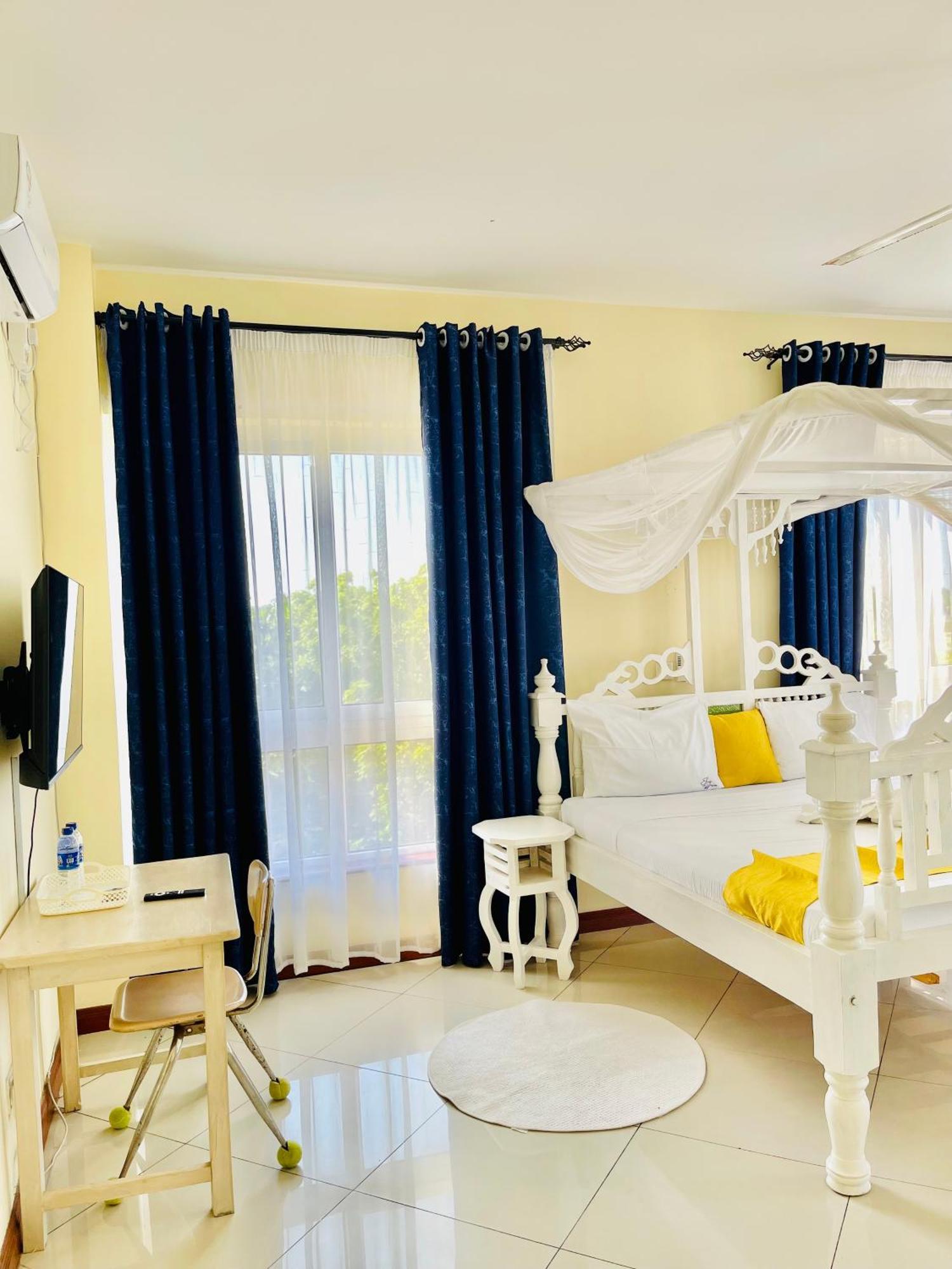 Bed and Breakfast Elna'S Nyali - Work & Unwind - Pool, Sea Views, Ac & Fast Wi-Fi Mombasa Exteriér fotografie