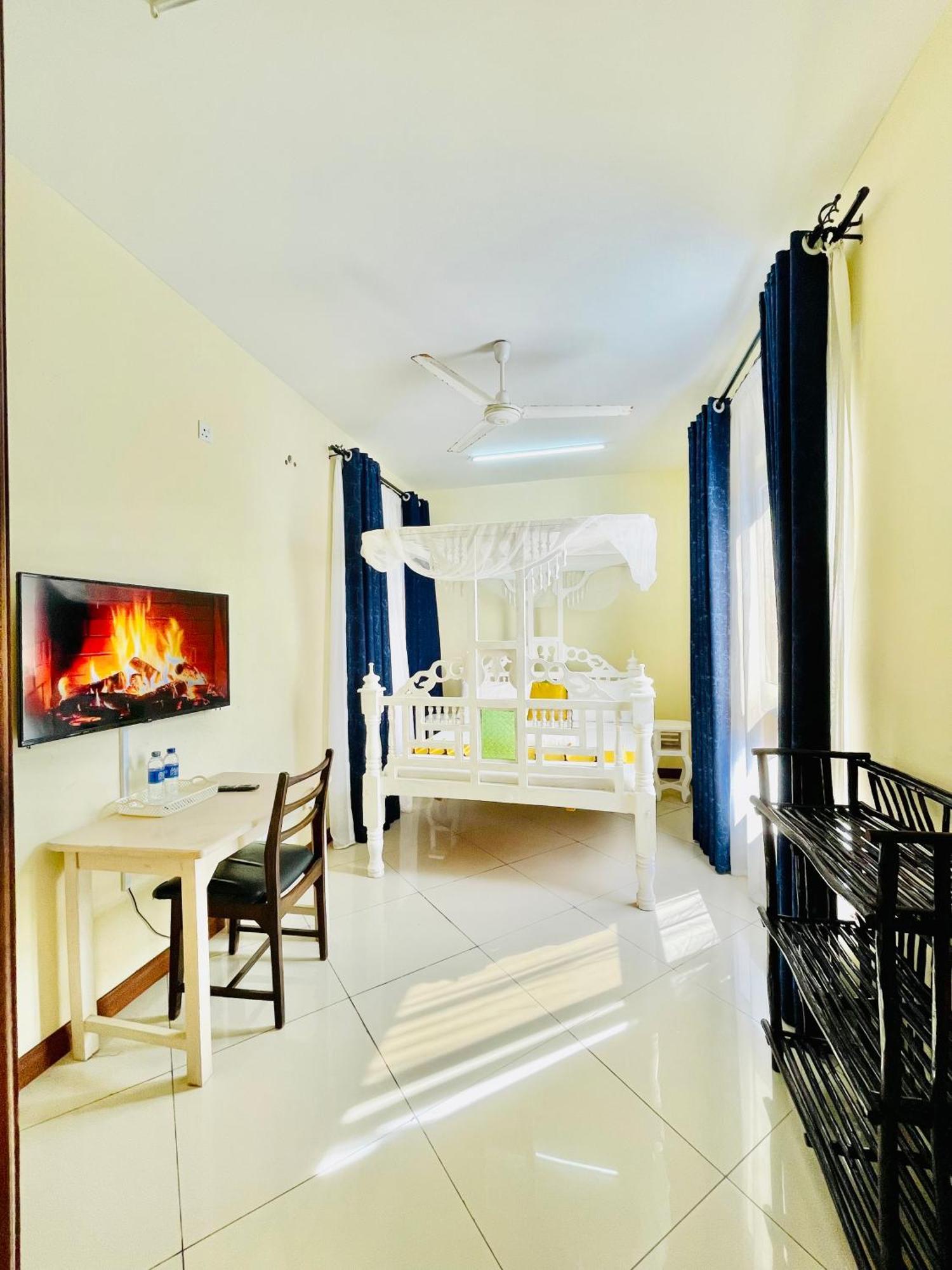 Bed and Breakfast Elna'S Nyali - Work & Unwind - Pool, Sea Views, Ac & Fast Wi-Fi Mombasa Exteriér fotografie