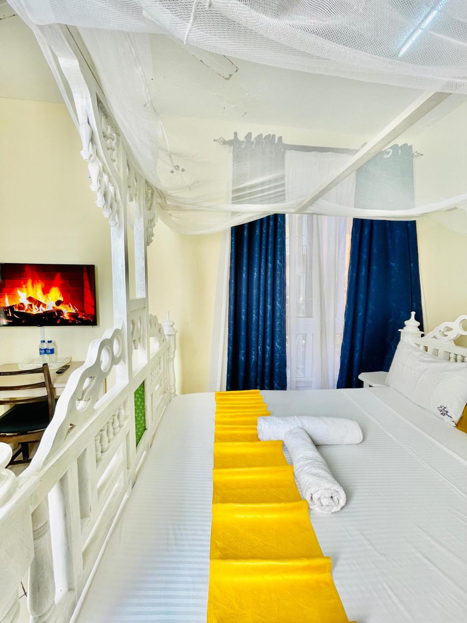 Bed and Breakfast Elna'S Nyali - Work & Unwind - Pool, Sea Views, Ac & Fast Wi-Fi Mombasa Exteriér fotografie