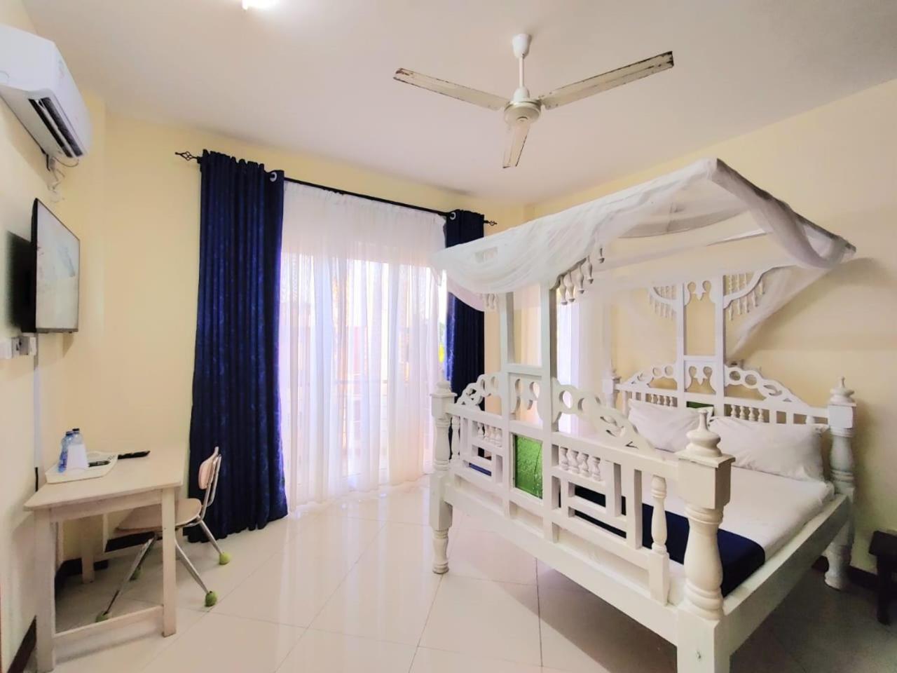 Bed and Breakfast Elna'S Nyali - Work & Unwind - Pool, Sea Views, Ac & Fast Wi-Fi Mombasa Exteriér fotografie